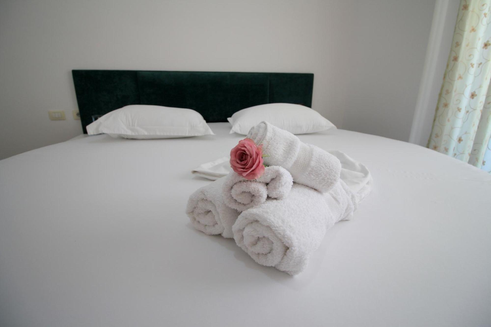 July Seaview Apartments Sarandë Eksteriør billede