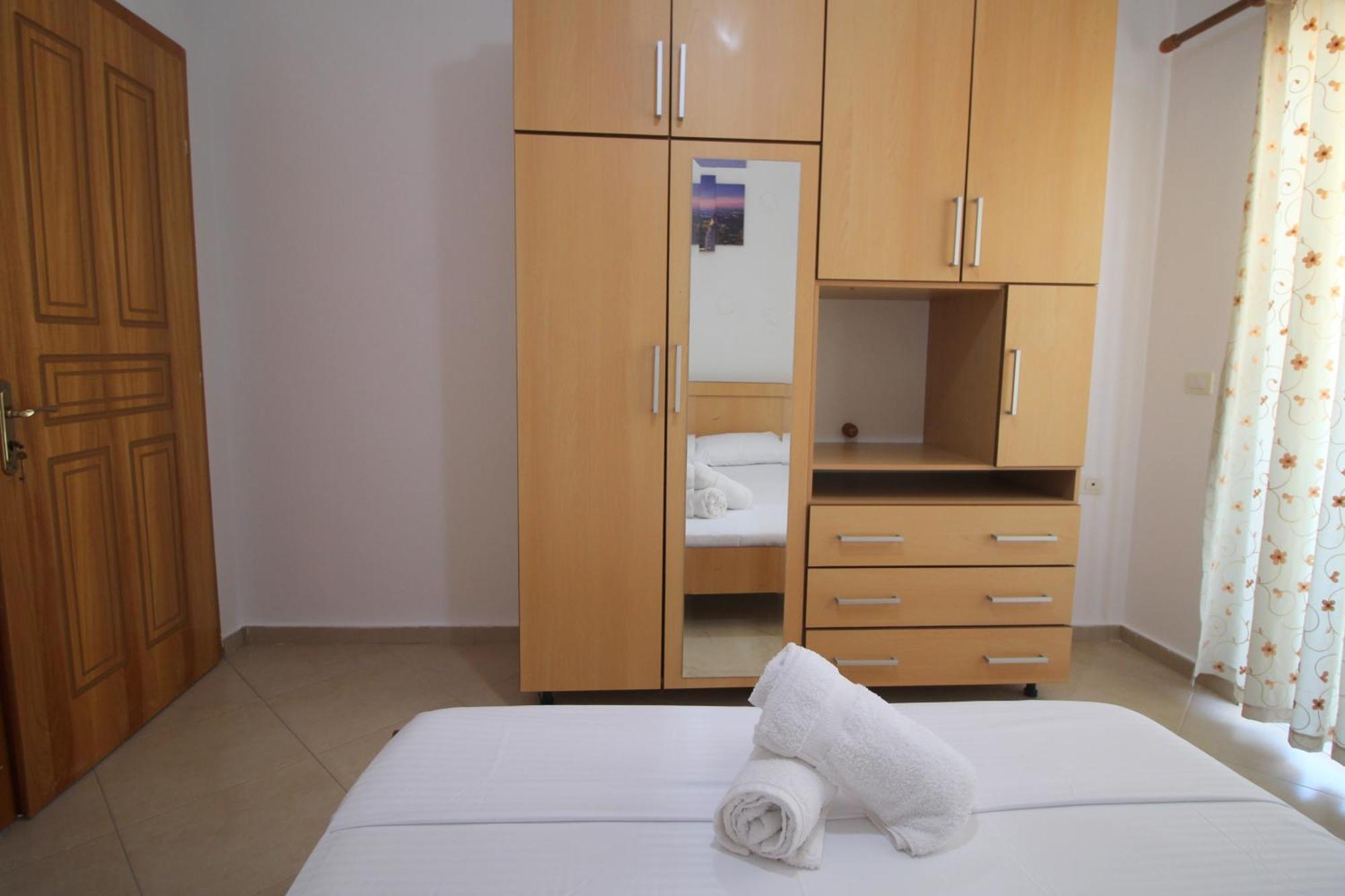 July Seaview Apartments Sarandë Eksteriør billede