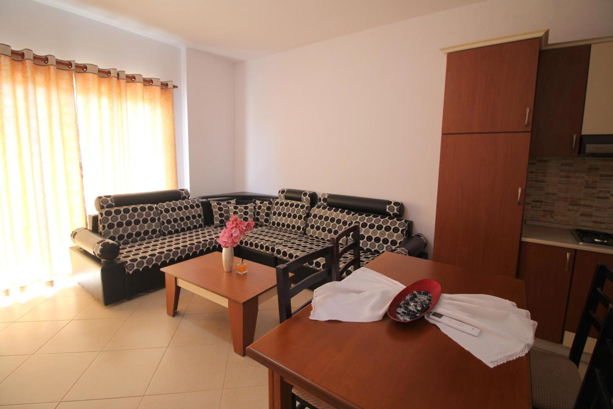 July Seaview Apartments Sarandë Eksteriør billede